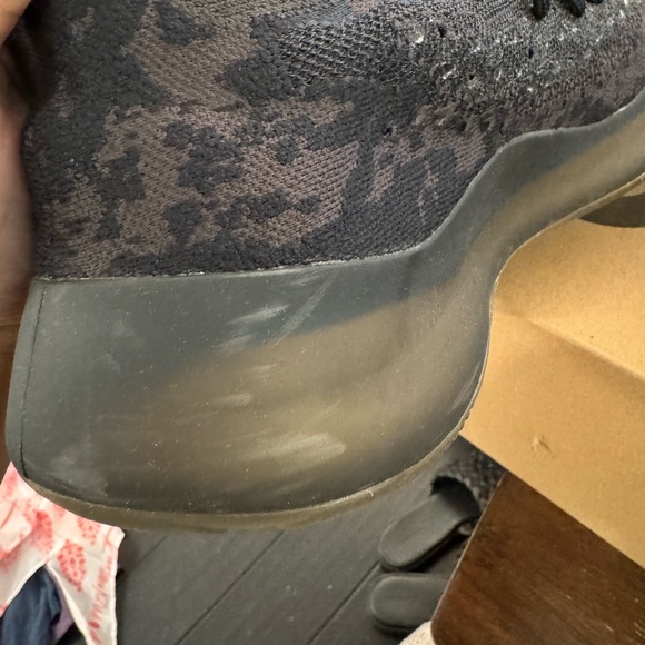 Size 10 Yeezy Boost 380 in Onyx - Picture 6 of 8